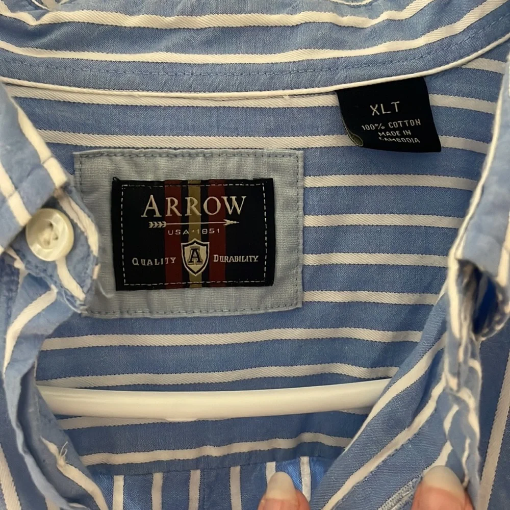 Button up - Picture 3 of 3